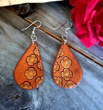 Load image into Gallery viewer, LEATHER DAISY EARRINGS 000259
