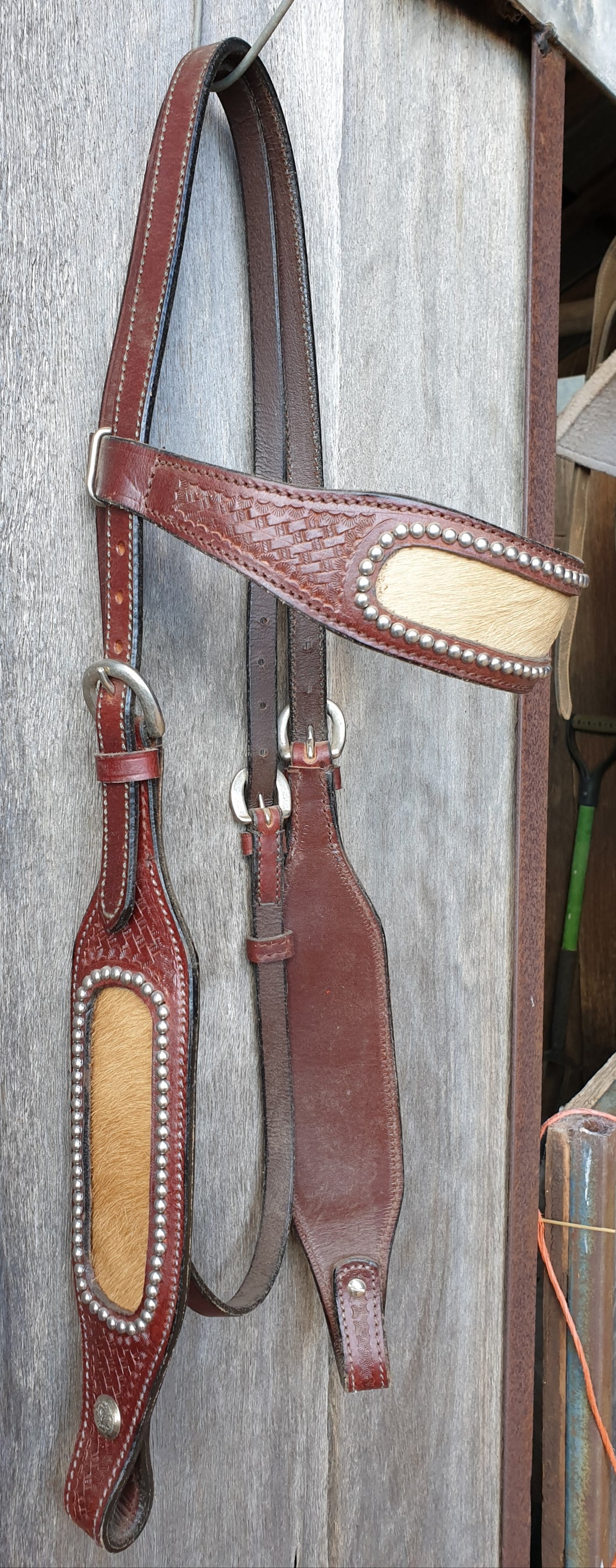 BUCKAROO WIDE BROW and CHEEKS CARAMEL HIDE HEADSTALL