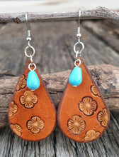 Load image into Gallery viewer, LEATHER DAISY EARRINGS 000258
